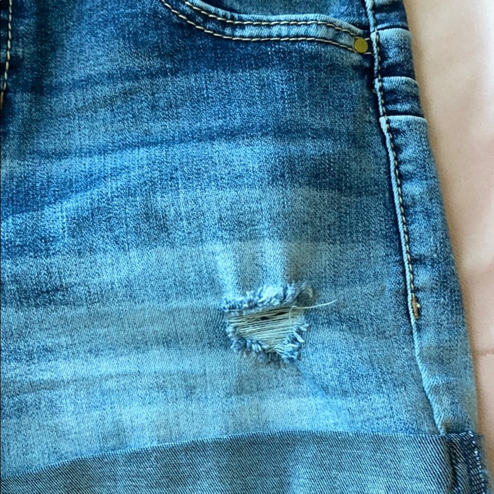Shorts - Picture 3 of 4